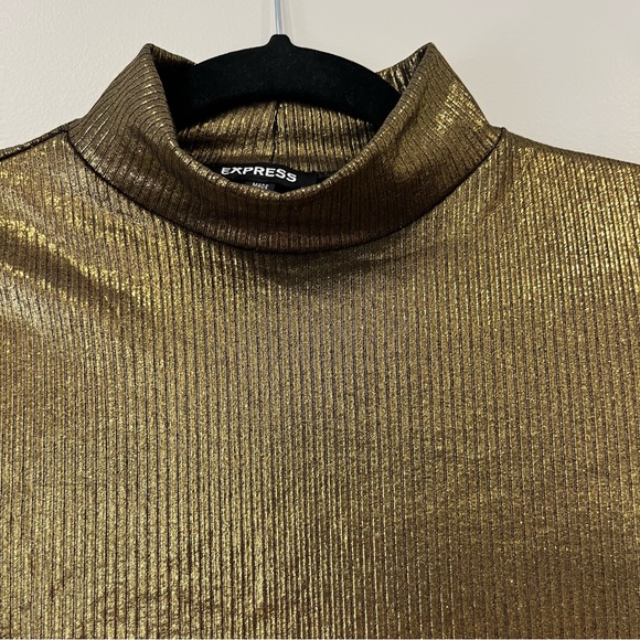 Express Metallic Shimmer gold ribbed long sleeve mock neck top size M NWT - Picture 6 of 13
